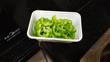 切条用盐腌十分钟