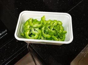 切条用盐腌十分钟