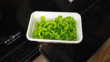 冲洗干净盐水