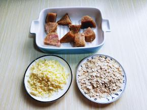 准备好燕麦片，马苏里拉芝士。