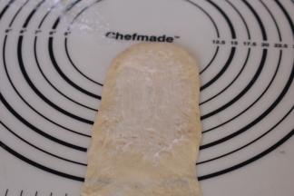 涂抹少许沙拉酱