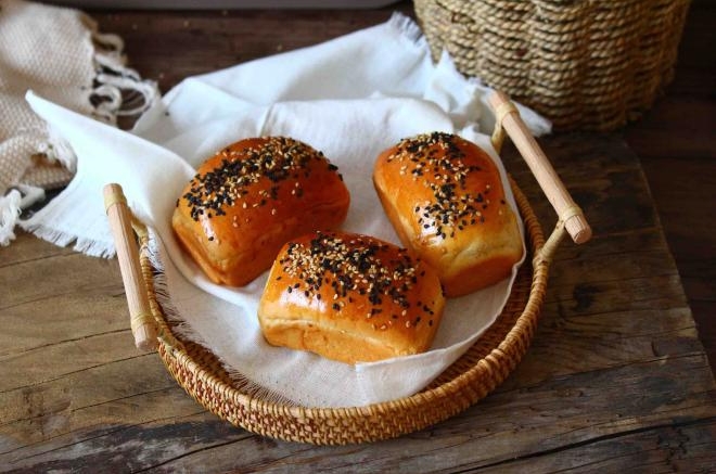 肉松沙拉面包卷