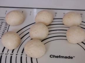 等分七份揉圆松弛15分钟