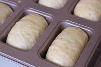 二次发酵完成表面刷蛋液