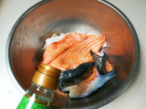 放一勺蒸鱼豉油