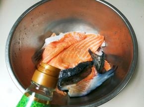 放一勺蒸鱼豉油