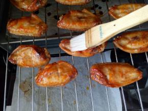 两次15分钟烤完后刷一层蜂蜜水，两面都刷再烤5分钟