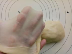 直到揉出这样有韧性的薄膜。