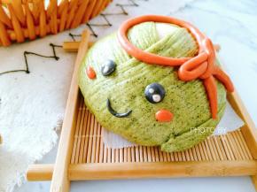 发酵好的包子开水上锅，蒸10-15分钟，蒸好后不要立即开盖，闷5分钟后再拿出来