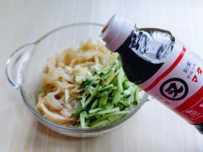 再加入又伊鲜原味酱油。