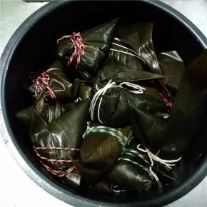 全部包好放入电压力锅中。