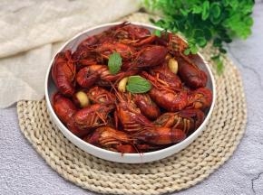 龙虾是我最爱的美食之一，每次可以吃一大盘。