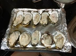 沥干水分放入烤盘里