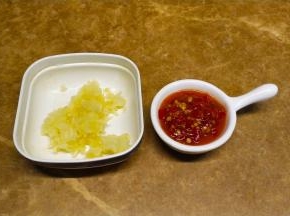 剁椒、蒜蓉准备好