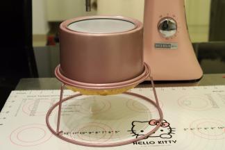 出炉轻震模具后倒扣在晾架上