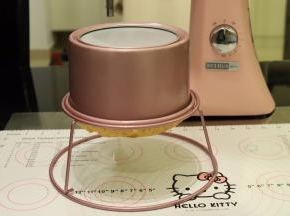 出炉轻震模具后倒扣在晾架上