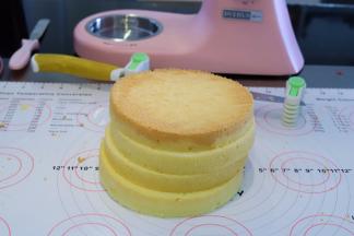 将蛋糕平均分为四片