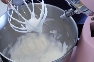 注意淡奶油状态，只需到6成发（我用了不到2分钟的时间）