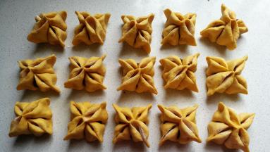 接下来再按照先前的做法依次做完剩下的花馒头。