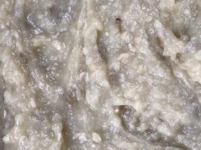 放入绿豆泥，小火不停翻炒
