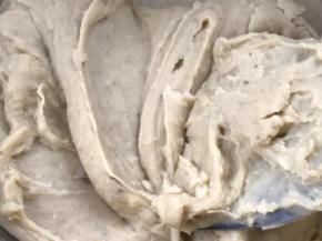 翻炒至成团不粘锅即可