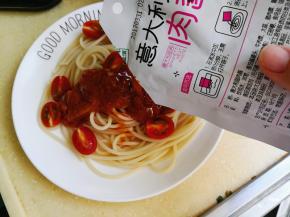 7.	再浇上意面酱，完成了，