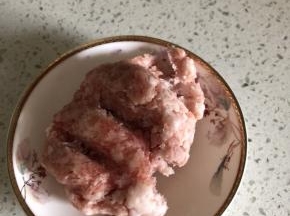 肉馅准备下锅