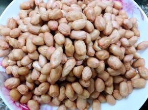 花生米淘洗干净