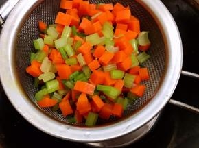捞出沥干水份