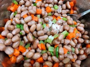 加入盐，鸡粉，白糖调味