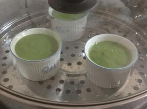 冷水上锅蒸，大火蒸20分钟左右，大概蒸几分钟即可看到发糕膨胀裂开起来