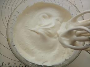 打至滴落的面糊不宜消失就可以了。