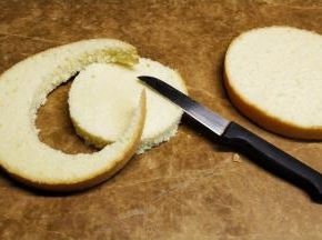 用刀分割出二片圆片