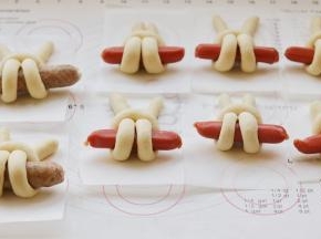 全部做好，看着是不是超级萌呢。面团刚好做8个，每个大约50克，是比较迷你的小馒头，小朋友可以吃两到三个。