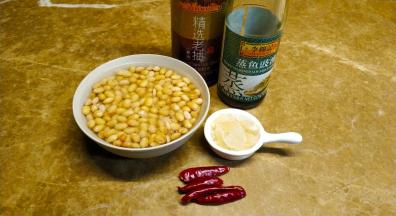 煲汤后的黄豆捞起