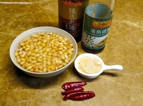 煲汤后的黄豆捞起