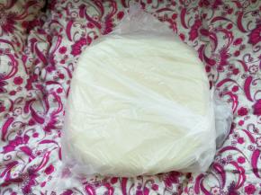 盖上盖子用方便袋包扎一下，裹上小被子发酵24至36小时，闻到酒味就可以。时间再长就是老酒酿了