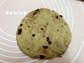 另外一份面团再平分成2份
取一份擀成圆形