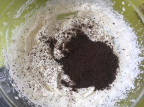 之后加入奥利奥饼干碎跟盐