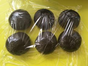 将每一份面团揉均匀，盖保鲜膜松弛15分钟