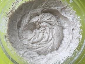 一起打发至出现纹路，之后冰箱冷藏备用