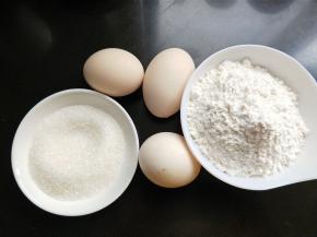 准备食材并称重。