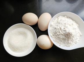 准备食材并称重。