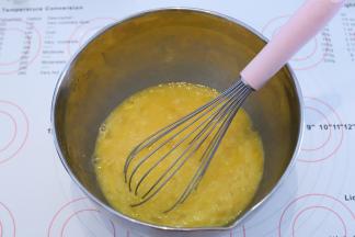 手动打蛋器搅拌均匀