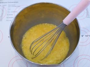 手动打蛋器搅拌均匀