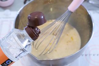 加入玉米糖浆，拌匀