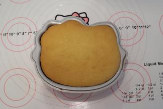 30分钟时先将KT蛋糕拿出来