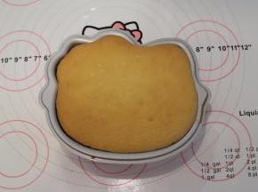 30分钟时先将KT蛋糕拿出来