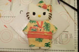 在做好腰封和蝴蝶结