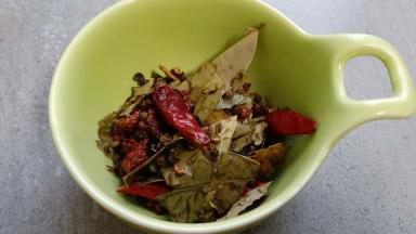 香料用清水冲洗一下。